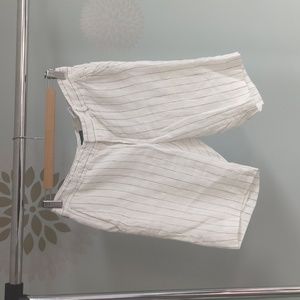 White black striped linen above the knee shorts banana Republic size 4